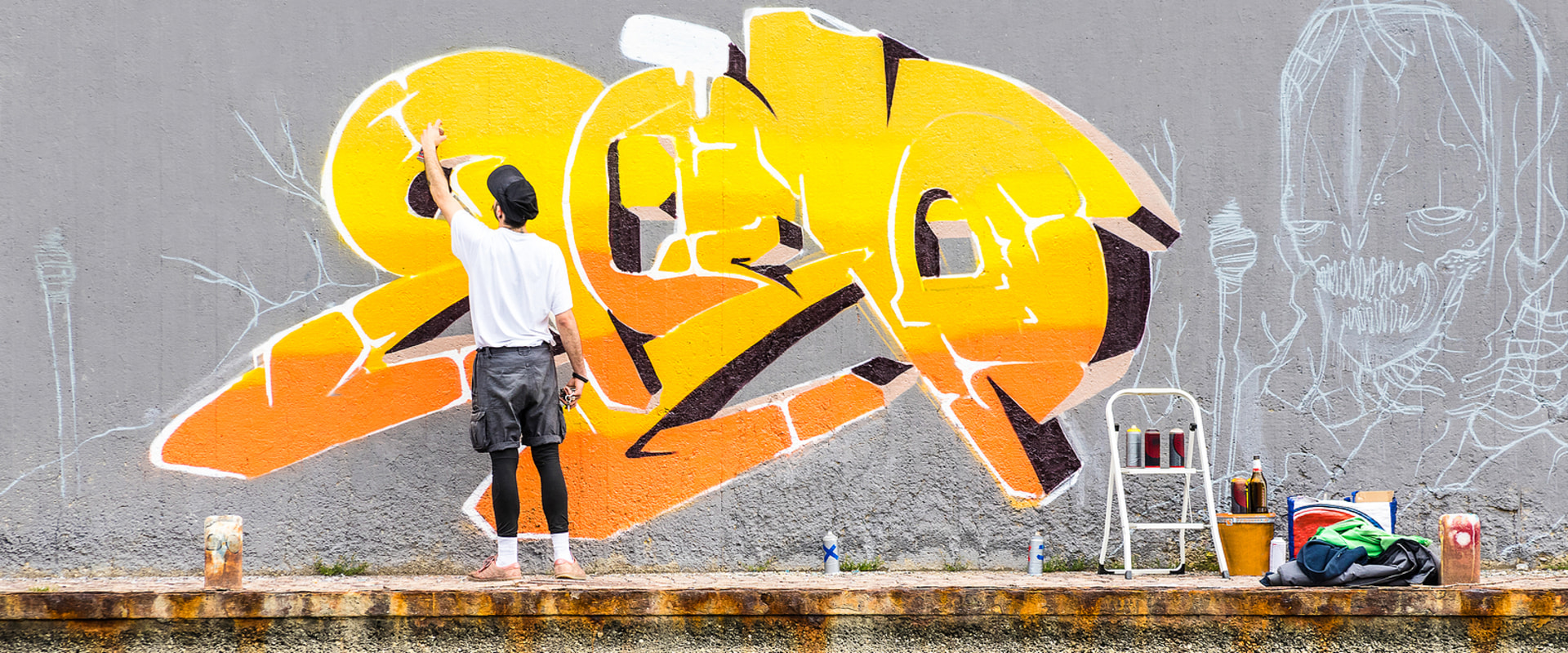 What do you think are the differences between graffiti and street arts what are their similarities?